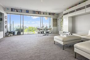 Urban Serenity near Albert Park