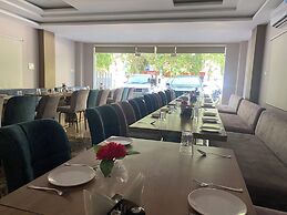 Hotel Mumbai House LIG Indore