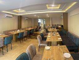 Hotel Mumbai House LIG Indore