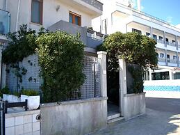 Villetta Carlotta Air-conditioned House on two Levels in San Foca