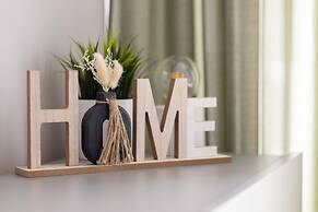 Apartment With Parking by Renters