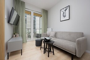 Apartment With Parking by Renters