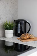 Apartment With Parking by Renters