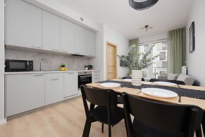 Apartment With Parking by Renters