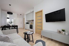 Apartment With Parking by Renters