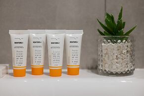 Apartment With Parking by Renters