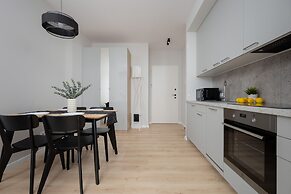 Apartment With Parking by Renters