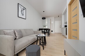 Apartment With Parking by Renters