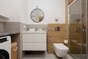 Apartment With Parking by Renters