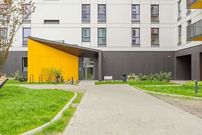 Apartment With Parking by Renters