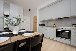 Apartment With Parking by Renters