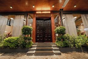 Limeshine - Airport Transit Hotel