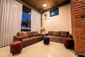 Limeshine - Airport Transit Hotel