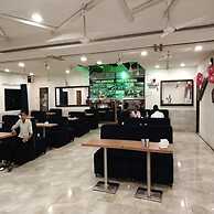 Hotel  Mumbai Garden Resort