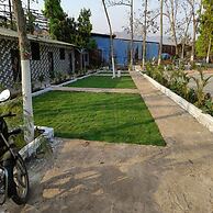 Hotel  Mumbai Garden Resort