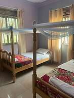 Pearl Gardens Beach Resort Kalangala