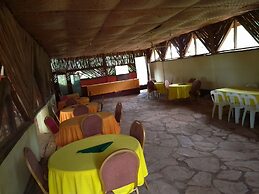 Pearl Gardens Beach Resort Kalangala