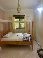 Pearl Gardens Beach Resort Kalangala