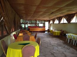 Pearl Gardens Beach Resort Kalangala