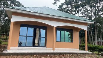 Pearl Gardens Beach Resort Kalangala