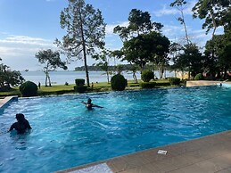 Pearl Gardens Beach Resort Kalangala
