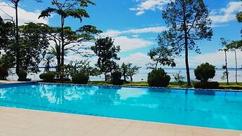 Pearl Gardens Beach Resort Kalangala