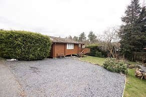 Rural 3 Bed Log Cabin Getaway