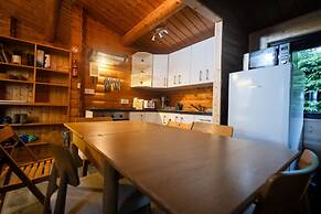 Rural 3 Bed Log Cabin Getaway