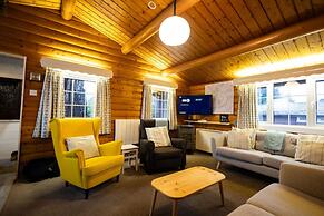 Rural 3 Bed Log Cabin Getaway