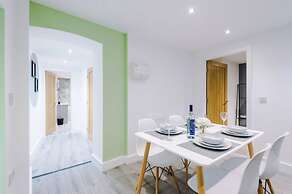 Imperial War Museum North Two-bedroom by Belvilla