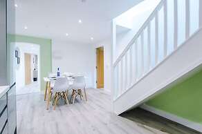 Imperial War Museum North Two-bedroom by Belvilla