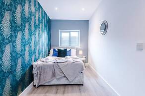 Imperial War Museum North Two-bedroom by Belvilla