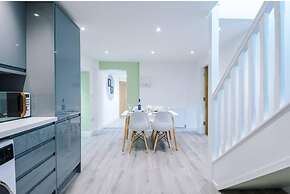 Imperial War Museum North Two-bedroom by Belvilla