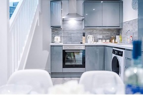 Imperial War Museum North Two-bedroom by Belvilla