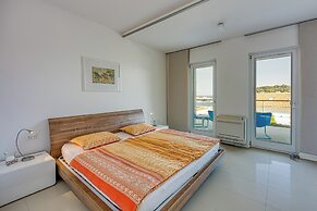 RR Losinj Harbour View Apartment