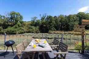 2 Bedrooms, Overlooking Little Petherick Creek