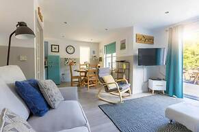 2 Bedrooms, Overlooking Little Petherick Creek