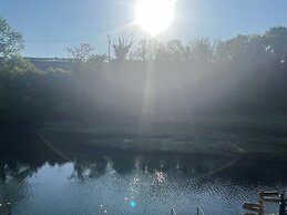 2 Bedrooms, Overlooking Little Petherick Creek