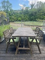 2 Bedrooms, Overlooking Little Petherick Creek