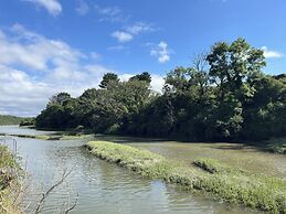 2 Bedrooms, Overlooking Little Petherick Creek