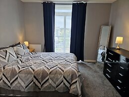 Stylish 2-bed Apartment - Sleeps 4, Parking & Wifi