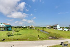 Walk to Crystal Beach: Family Home w/ Deck