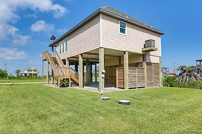 Walk to Crystal Beach: Family Home w/ Deck