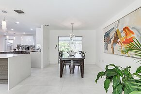 Sarasota Home w/ Private Pool ~ 10 Mi to Beach!