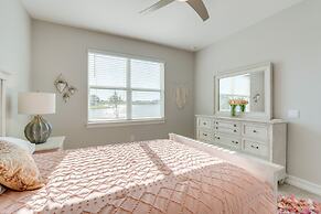 Coastal Venice Villa w/ Patio & Resort Amenities!