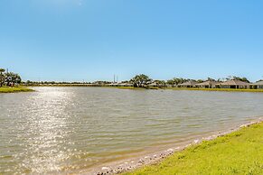 Coastal Venice Villa w/ Patio & Resort Amenities!