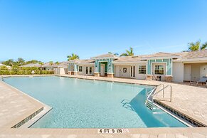 Coastal Venice Villa w/ Patio & Resort Amenities!