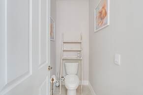 Coastal Venice Villa w/ Patio & Resort Amenities!