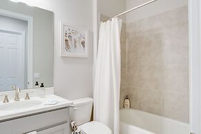 Coastal Venice Villa w/ Patio & Resort Amenities!