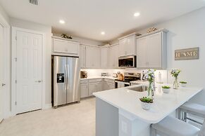 Coastal Venice Villa w/ Patio & Resort Amenities!